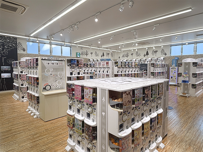 ガチャガチャの森TSUTAYA伊万里店外観写真